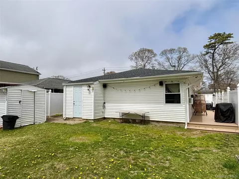 Exterior - 228 Patchogue Ave, Mastic, NY 11950 photo 4 of 6