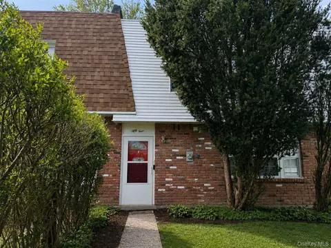 54 Whitman Ct, Middletown, NY 10941