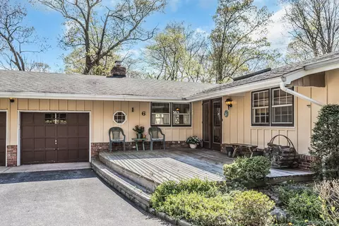 16 Buckingham Dr, Dix Hills, NY 11746