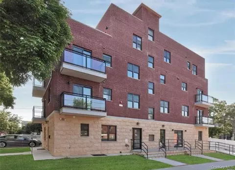 4128 150th St #2B, Flushing, NY 11355