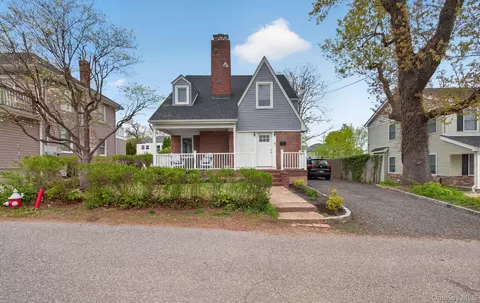 13 Wansor Ave, Bayville, NY 11709
