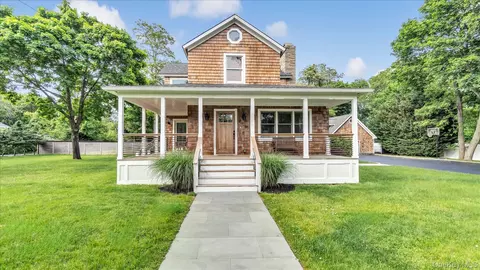 7 Halsey Ave, East Quogue, NY 11942