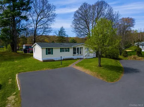 16 Birch Ln, Mamakating, NY 12721