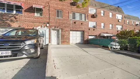 2864 Bruckner Blvd, New York, NY 10465