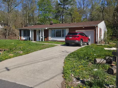 7 Mangin Rd, Monroe, NY 10950