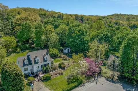 16 Sunset View Dr, Clarkstown, NY 10994