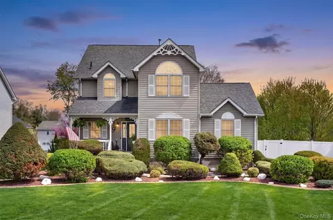 9 Pine Ct, Montgomery, NY 12549