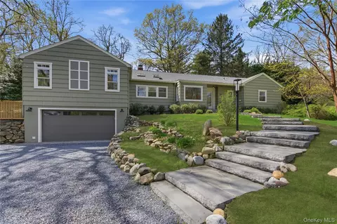 19 Erick Ct, Cold Spring Harbor, NY 11724