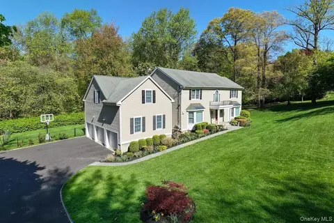 23 Round Hill Rd, Greenburgh, NY 10583