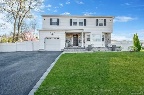 26 Emerald St, Lake Ronkonkoma, NY 11779