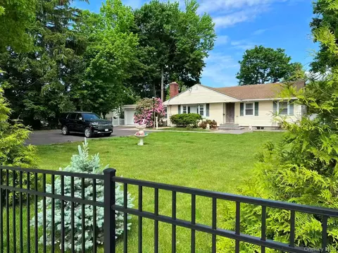 243 Jackson Ave, Syosset, NY 11791