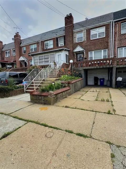 147-25 Brookville Blvd, New York, NY 11422