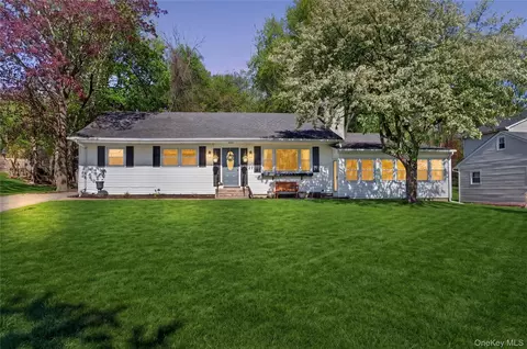 27 High Hill Ave, Warwick, NY 10990