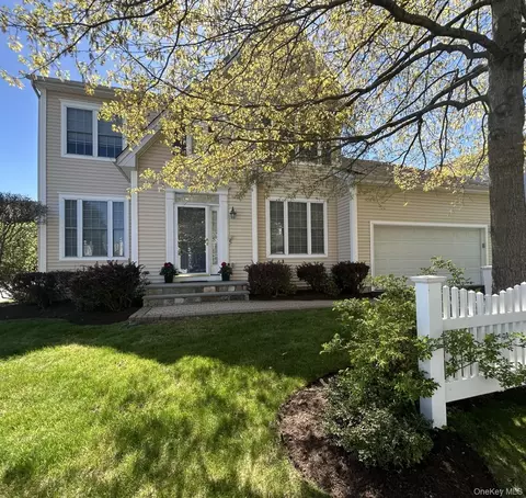 10 Limerick Ct, Greenburgh, NY 10603