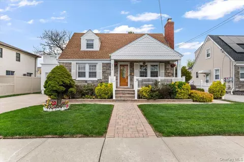 2915 Tulip Ave, Baldwin, NY 11510