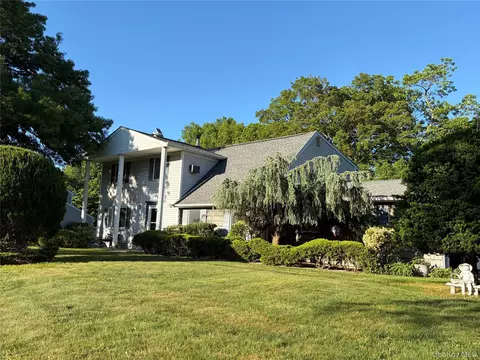 21 Aspen St, Port Jefferson Station, NY 11776