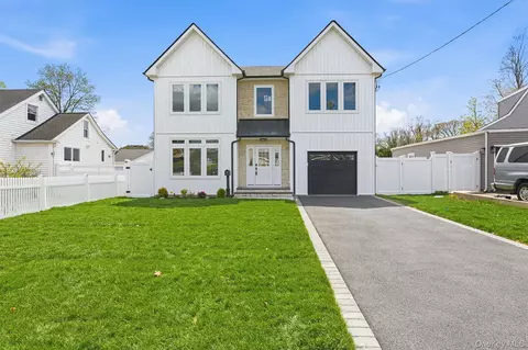 3690 Lufberry Ave, Wantagh, NY 11793