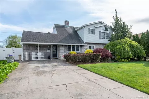 253 Blacksmith Rd S, Levittown, NY 11756