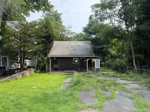 6 N Shenorock Dr, Yorktown Heights, NY 10598
