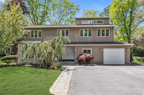 35 Stratford Ave, Dix Hills, NY 11746