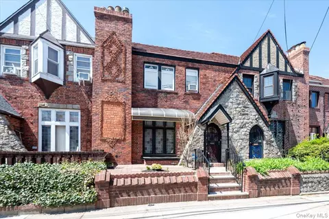 13010 227th St, New York, NY 11413