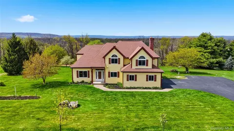 15 Almond Tree Ln, Warwick, NY 10990