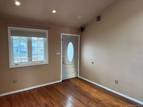 Entry Way - 75 S Bay Dr, Babylon, NY 11702 photo 1 of 2