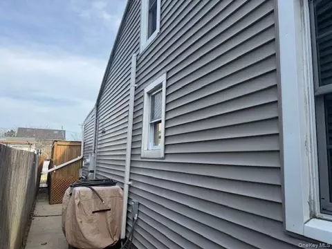 Entry Way - 75 S Bay Dr, Babylon, NY 11702 photo 2 of 2