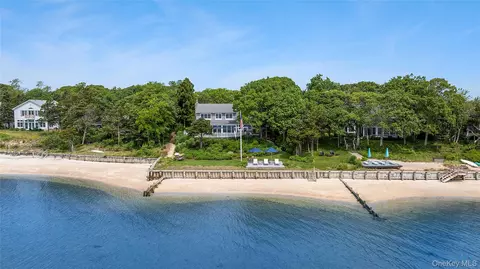 1497 Peconic Bay Blvd, Laurel, NY 11948
