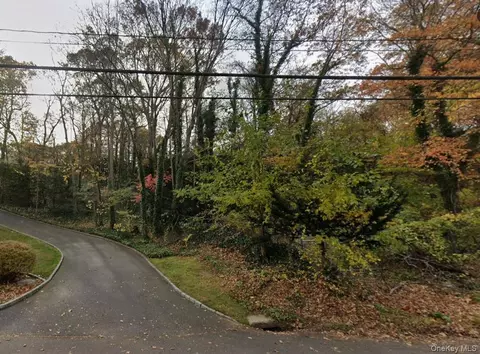 601 Caledonia Rd, Huntington, NY 11746