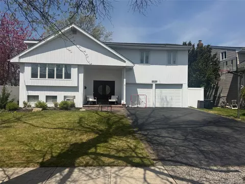 2039 Ellen Dr, Merrick, NY 11566