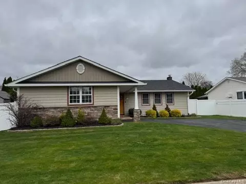 1917 Jackson Ave, West Islip, NY 11795