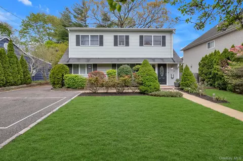 33 Poplar Pl, North Hempstead, NY 11050