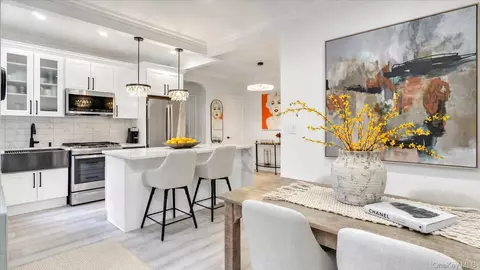 21 Barstow Rd #5C, North Hempstead, NY 11021