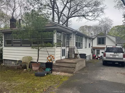11 Arverne Rd, Sound Beach, NY 11789