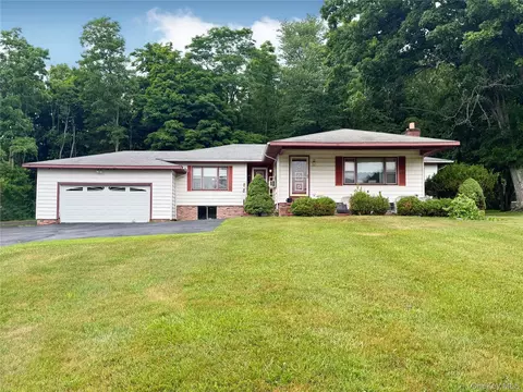 646 Oak Summit Rd, Union Vale, NY 12545