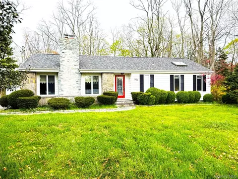 901 Broadway Ave, Holbrook, NY 11741