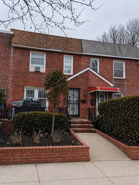 5846 206th St, New York, NY 11364