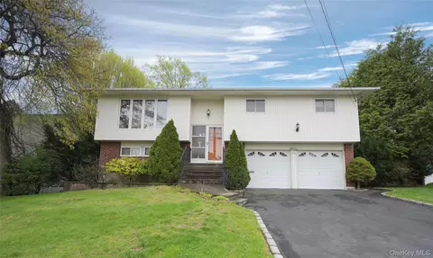 96 Cedar Dr W, Plainview, NY 11803