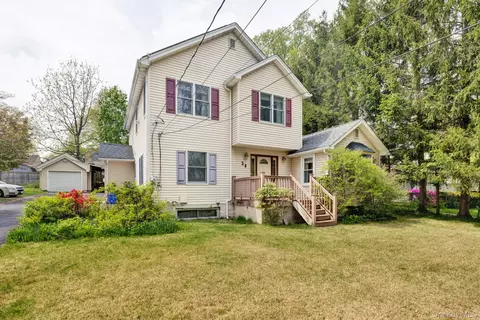 39 Lindbergh Ln, Clarkstown, NY 10956