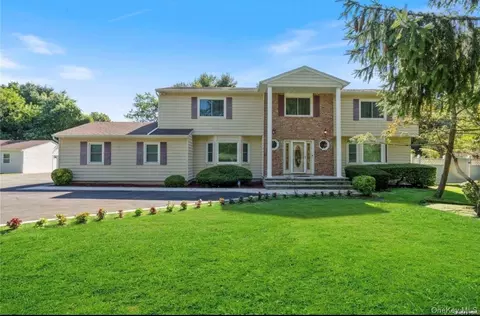 2 Vanderbilt Pkwy, Commack, NY 11725