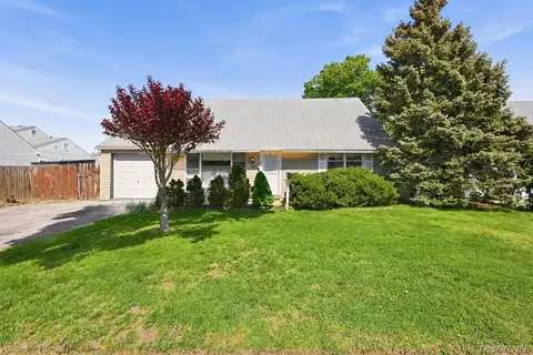 440 Cole Pl, Bethpage, NY 11714