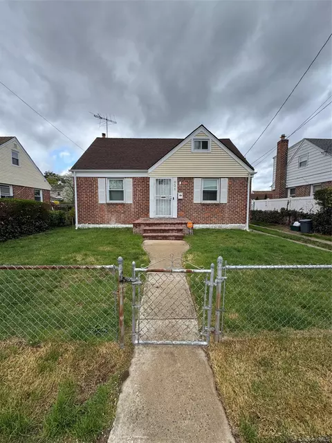 831 James Pl, Uniondale, NY 11553