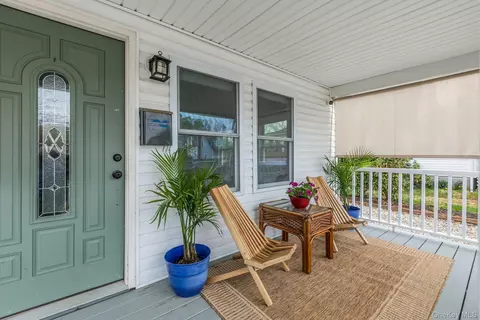 Exterior - 30 Liberty St, Patchogue, NY 11772 photo 2 of 8