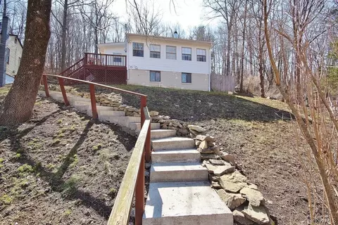 37 Lake Claire Dr, Mount Hope, NY 10940