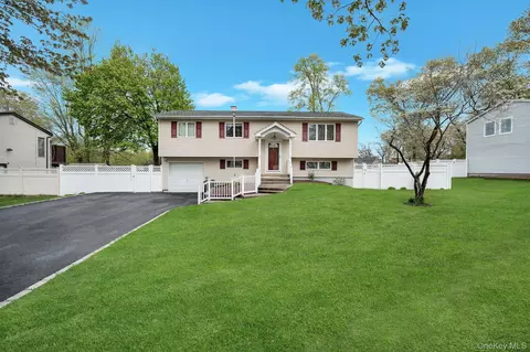 27 Pheasant Dr, Commack, NY 11725
