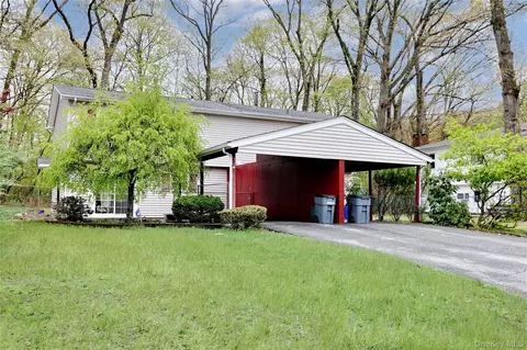 31 Lillian St, Pomona, NY 10970