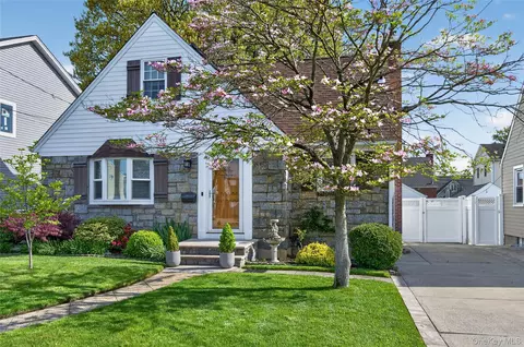 938 Van Buren Ave, Franklin Square, NY 11010