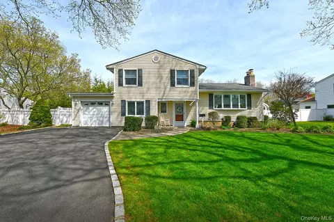 7 Gaston St, Melville, NY 11747