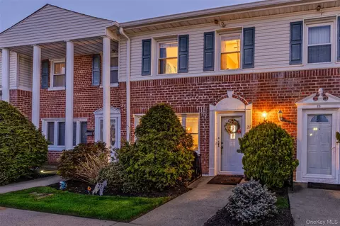 3530 Long Beach Rd #27, Oceanside, NY 11572